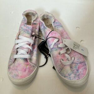 🆕 women’s time and tru tie dye sneakers